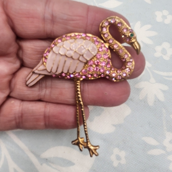 VINTAGE PINK CRYSTAL ENAMEL GOLD TONE FLAMINGO BROOCH PIN - Picture 1 of 16